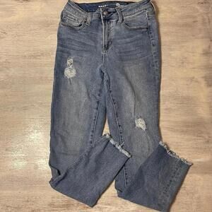 Max Studio Indigo High Rise Skinny Distressed Lightwash Jeans